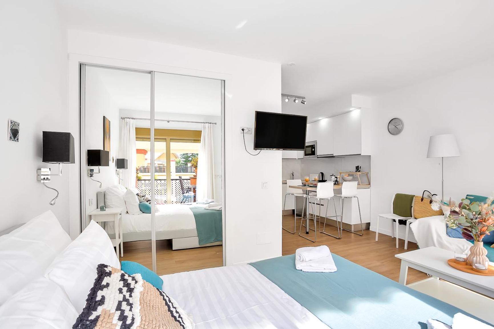 Modern Beach Apartment Romana Playa 723 In Marbella, Elviria Экстерьер фото